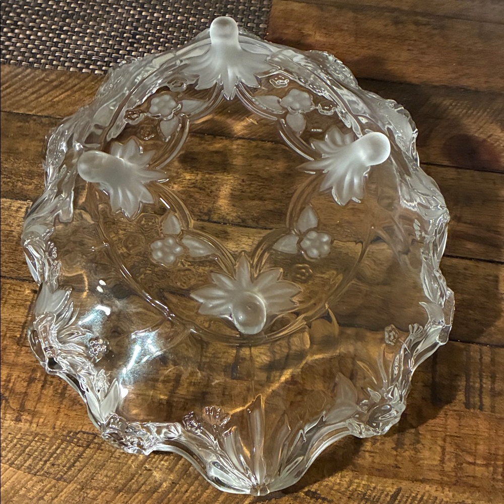 Elegant Clear Glass Serving Bowl - Picture 3 of 4